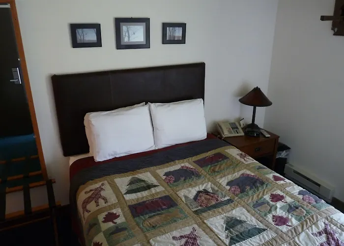 Riverbank Hotel 3*