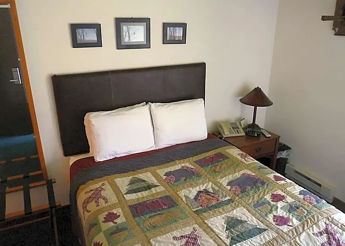 Hotel Riverbank 3*